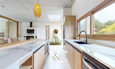 Casa en venta en Costa Esmeralda fondo libre al bosque