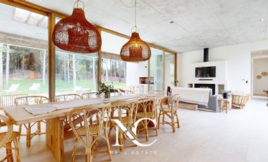 Casa en venta en Costa Esmeralda fondo libre al bosque