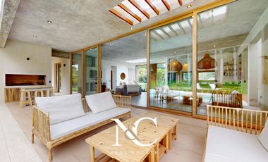 Casa en venta en Costa Esmeralda fondo libre al bosque