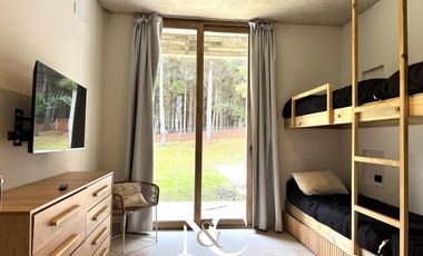 Casa en venta en Costa Esmeralda fondo libre al bosque