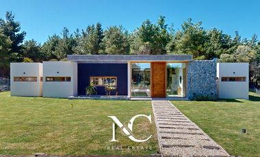 Casa en venta en Costa Esmeralda fondo libre al bosque