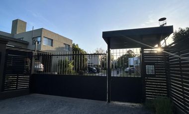 Venta casa de 4 ambientes con piscina en Barrio El Hípico - Ranelagh