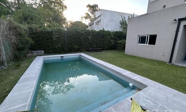 Venta casa de 4 ambientes con piscina en Barrio El Hípico - Ranelagh