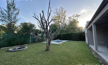 Venta casa de 4 ambientes con piscina en Barrio El Hípico - Ranelagh