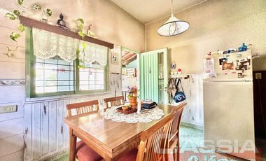 CASA APTO DOS FAMILIAS EN PH SOBRE LOTE DE 52 X 10, COCHERA, FONDO LIBRE CON PISCINA