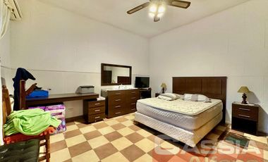 CASA APTO DOS FAMILIAS EN PH SOBRE LOTE DE 52 X 10, COCHERA, FONDO LIBRE CON PISCINA