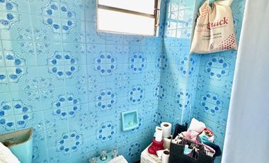 CASA APTO DOS FAMILIAS EN PH SOBRE LOTE DE 52 X 10, COCHERA, FONDO LIBRE CON PISCINA