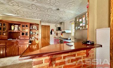 CASA APTO DOS FAMILIAS EN PH SOBRE LOTE DE 52 X 10, COCHERA, FONDO LIBRE CON PISCINA