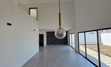 Casa en Venta enorme jardín fraccionamiento Rio del Dorado