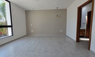 Casa en Venta enorme jardín fraccionamiento Rio del Dorado