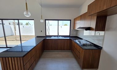 Casa en Venta enorme jardín fraccionamiento Rio del Dorado