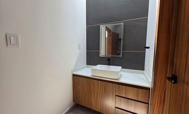 Casa en Venta enorme jardín fraccionamiento Rio del Dorado