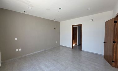 Casa en Venta enorme jardín fraccionamiento Rio del Dorado