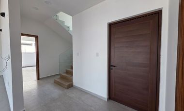 Casa en Venta enorme jardín fraccionamiento Rio del Dorado