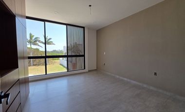 Casa en Venta enorme jardín fraccionamiento Rio del Dorado