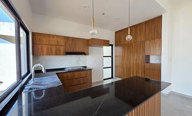 Casa en Venta enorme jardín fraccionamiento Rio del Dorado