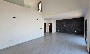 Casa en Venta enorme jardín fraccionamiento Rio del Dorado