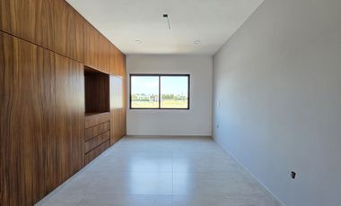 Casa en Venta enorme jardín fraccionamiento Rio del Dorado