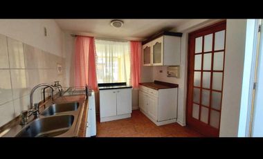 SE ARRIENDA CASA FULL EQUIPADA