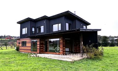 Moderna casa se arrienda a 8 minutos Colegio Alemán, Puerto Varas