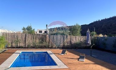 Casa Las Loicas, Colina 3D+4B, Piscina y Jardín