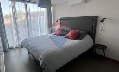 Casa Las Loicas, Colina 3D+4B, Piscina y Jardín