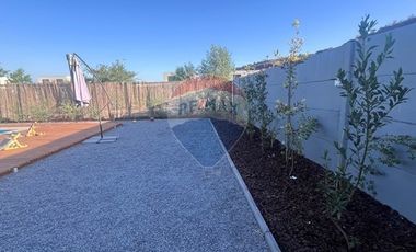 Casa Las Loicas, Colina 3D+4B, Piscina y Jardín