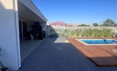 Casa Las Loicas, Colina 3D+4B, Piscina y Jardín