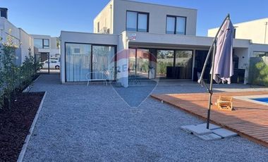 Casa Las Loicas, Colina 3D+4B, Piscina y Jardín