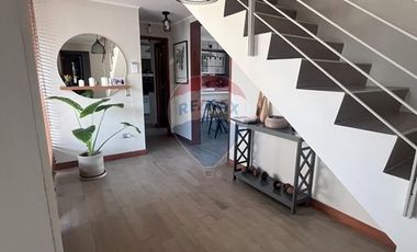 Casa Las Loicas, Colina 3D+4B, Piscina y Jardín