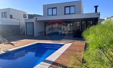 Casa Las Loicas, Colina 3D+4B, Piscina y Jardín