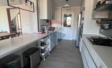 Casa Las Loicas, Colina 3D+4B, Piscina y Jardín