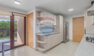 VENTA Casa No perimetral 4D-4B-3E-Piscina