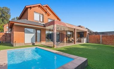 VENTA Casa No perimetral 4D-4B-3E-Piscina