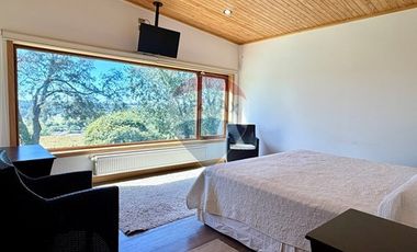 ESPECTACULAR CASA 560 M2 CONSTRUIDOS