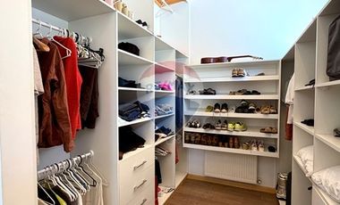 ESPECTACULAR CASA 560 M2 CONSTRUIDOS