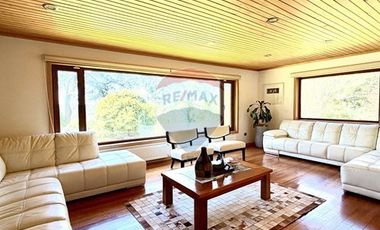 ESPECTACULAR CASA 560 M2 CONSTRUIDOS