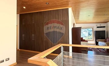 ESPECTACULAR CASA 560 M2 CONSTRUIDOS