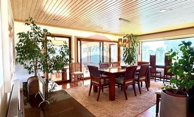 ESPECTACULAR CASA 560 M2 CONSTRUIDOS