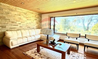 ESPECTACULAR CASA 560 M2 CONSTRUIDOS