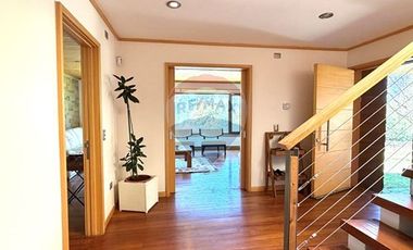 ESPECTACULAR CASA 560 M2 CONSTRUIDOS