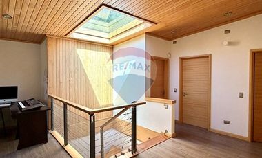 ESPECTACULAR CASA 560 M2 CONSTRUIDOS
