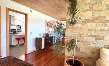 ESPECTACULAR CASA 560 M2 CONSTRUIDOS