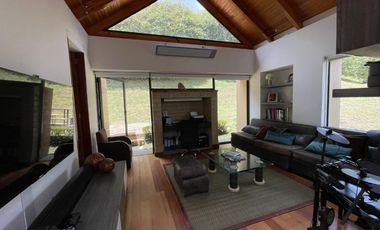 La Calera Espectacular Casa Campestre con Amplios y Verdes Espacios