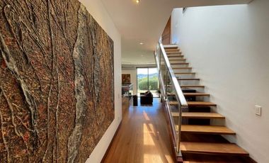 La Calera Espectacular Casa Campestre con Amplios y Verdes Espacios