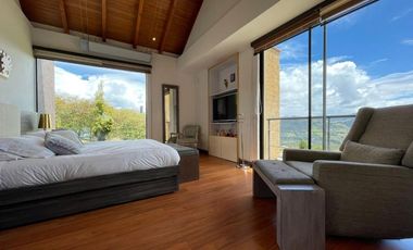 La Calera Espectacular Casa Campestre con Amplios y Verdes Espacios