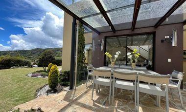 La Calera Espectacular Casa Campestre con Amplios y Verdes Espacios