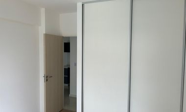 Departamento   4 Ambientes al Frente Piso  8 H  Con gran balcón- General San Martin