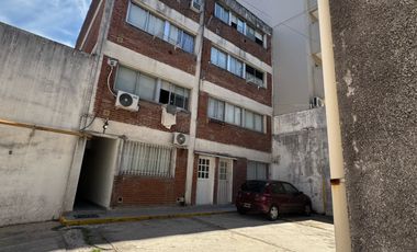 VENTA Oportunidad de inversión monoambiente dividido con cochera en La Plata Centro 8 y 58
