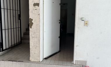 VENTA Oportunidad de inversión monoambiente dividido con cochera en La Plata Centro 8 y 58